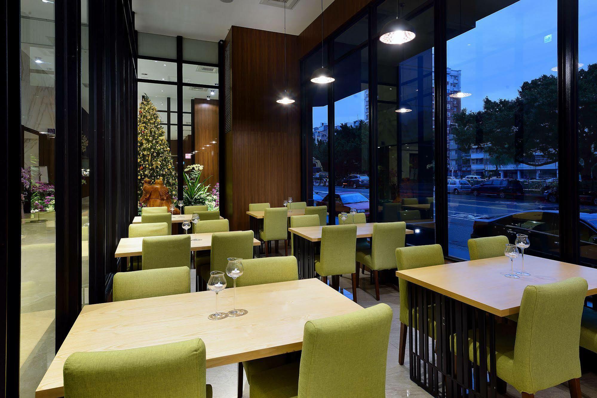 Aeris International Hotel Taichung Exterior foto
